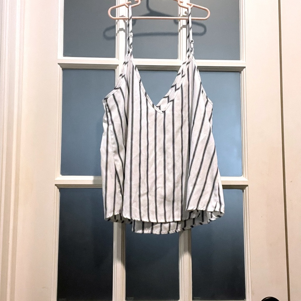 💙🤍 Blue & white pinstriped cami 🤍💙